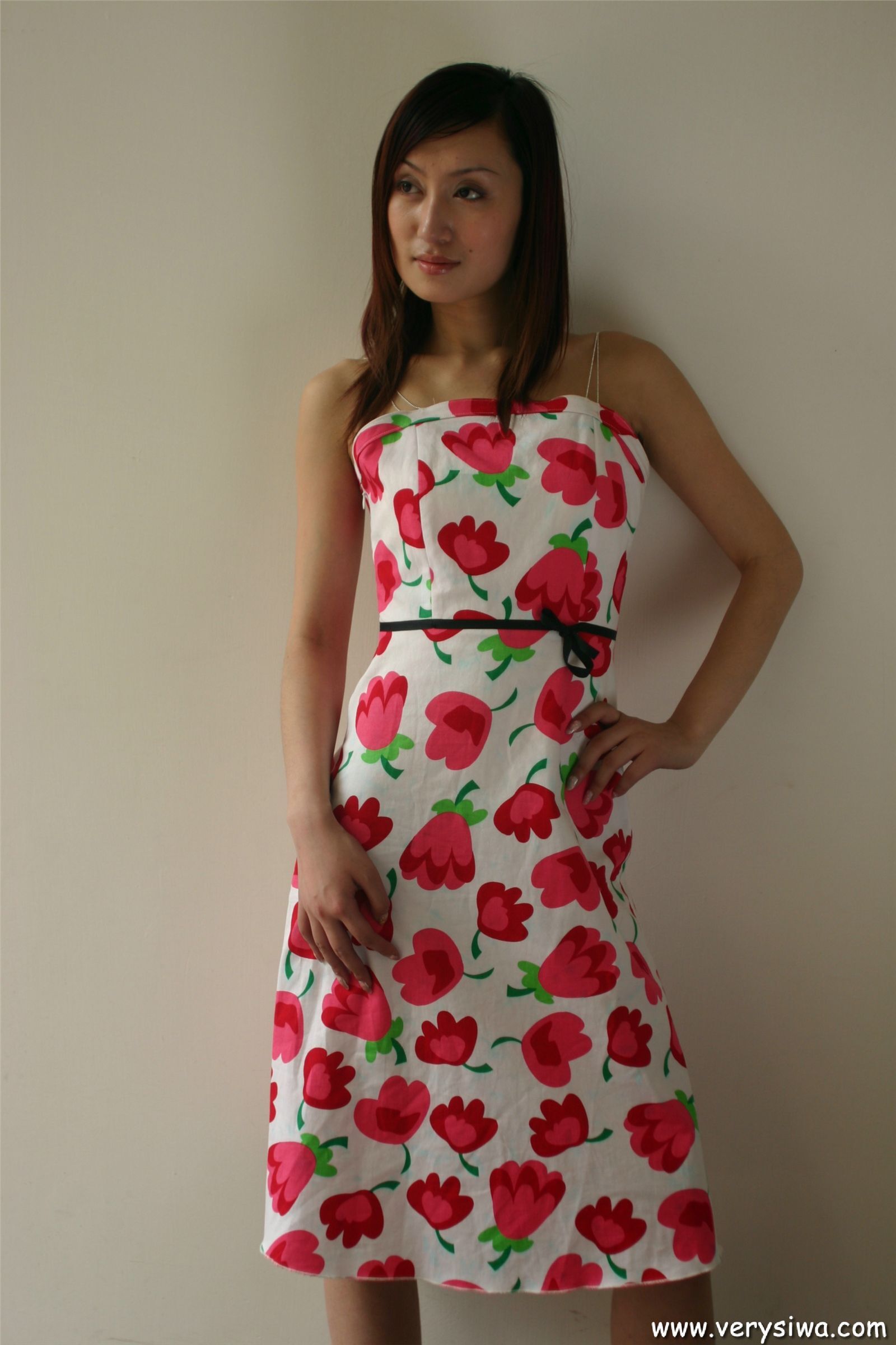 中高艺P10-薇薇自拍　丝袜性感美女图片