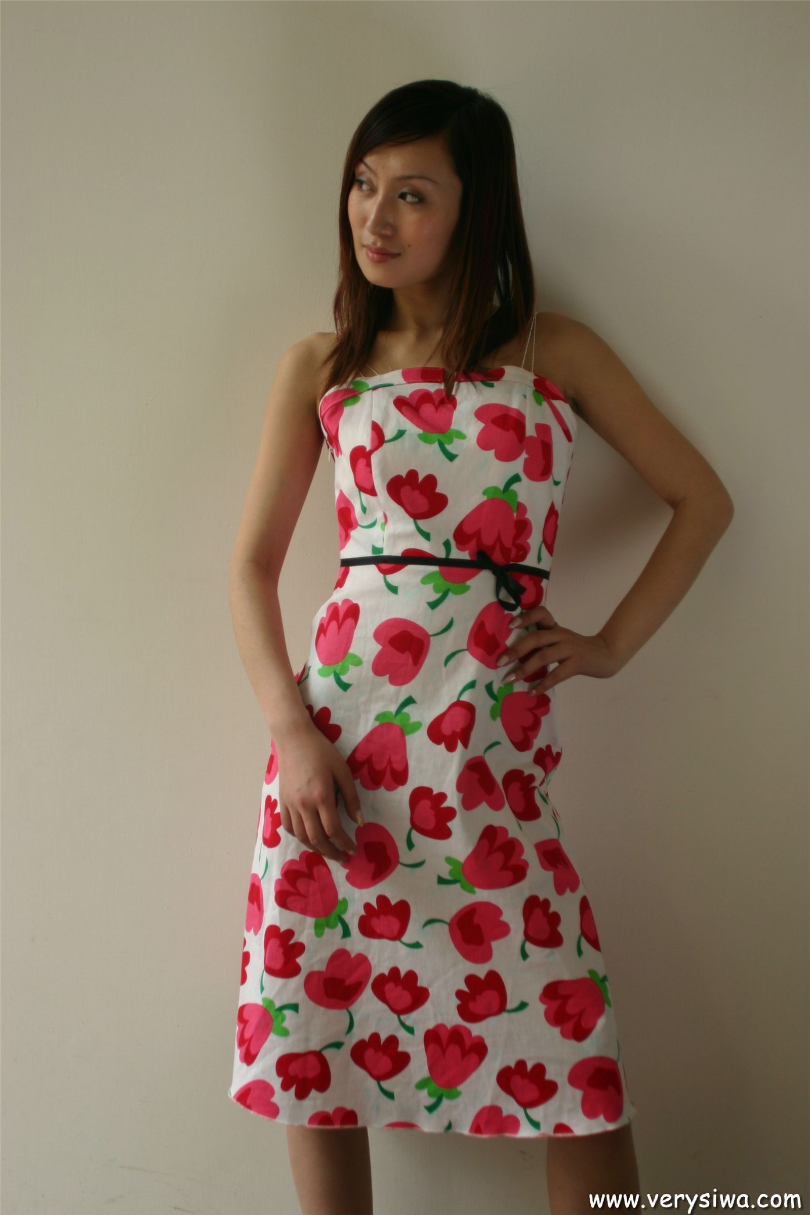 中高艺P10-薇薇自拍　丝袜性感美女图片