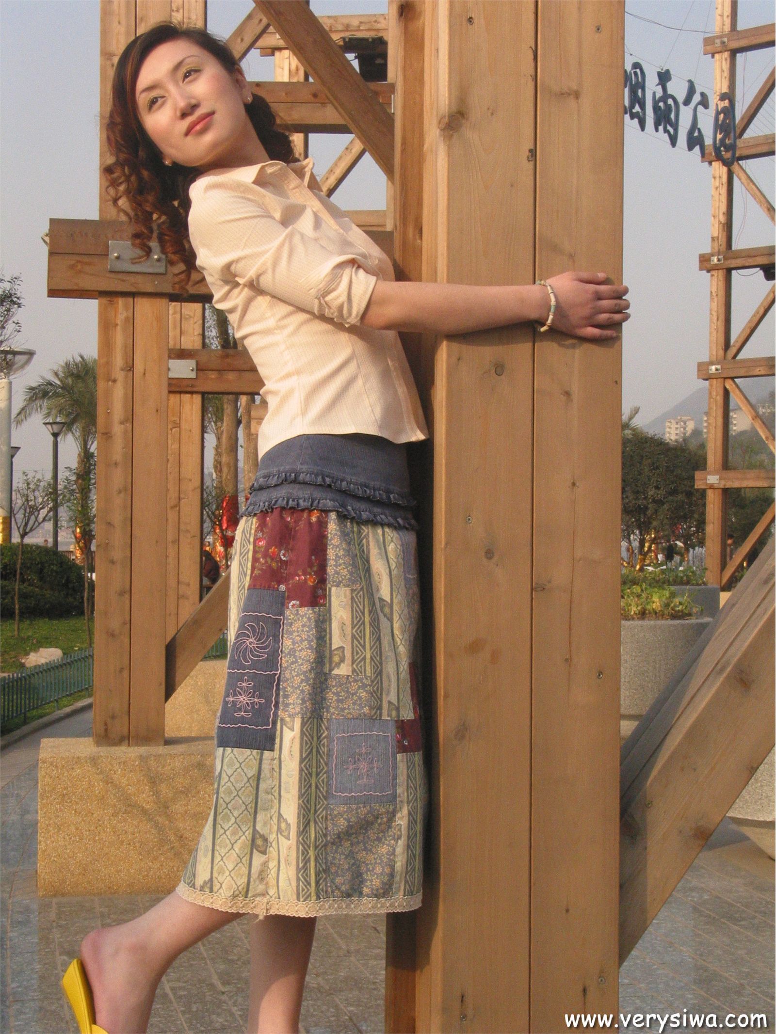 中高艺P10-薇薇自拍　丝袜性感美女图片