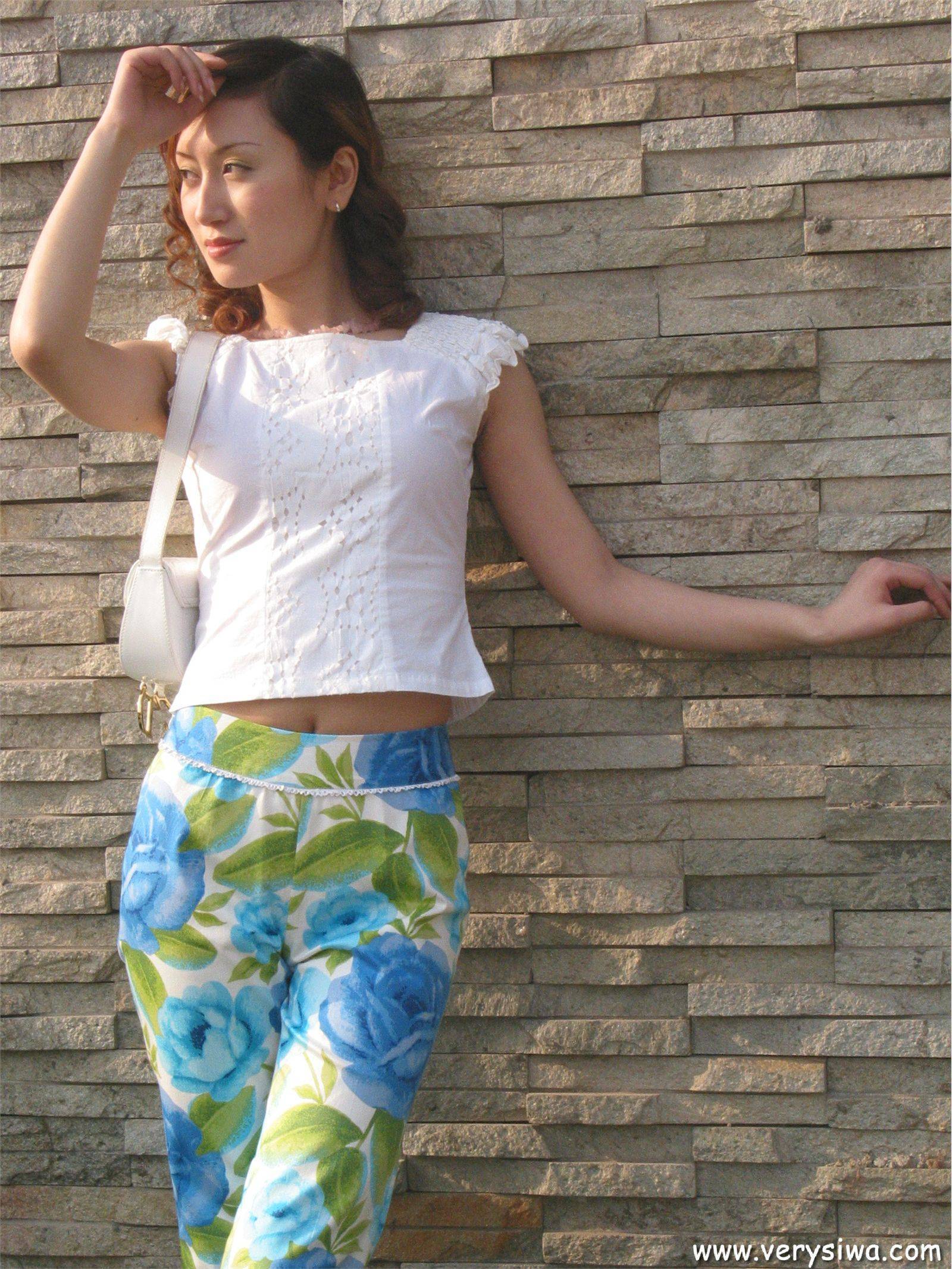 中高艺P10-薇薇自拍　丝袜性感美女图片