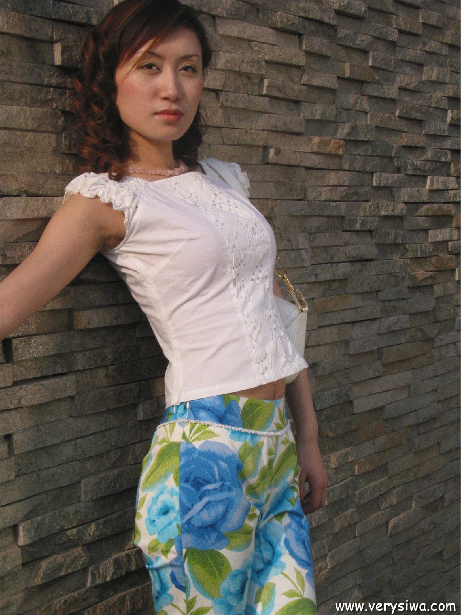 中高艺P10-薇薇自拍　丝袜性感美女图片