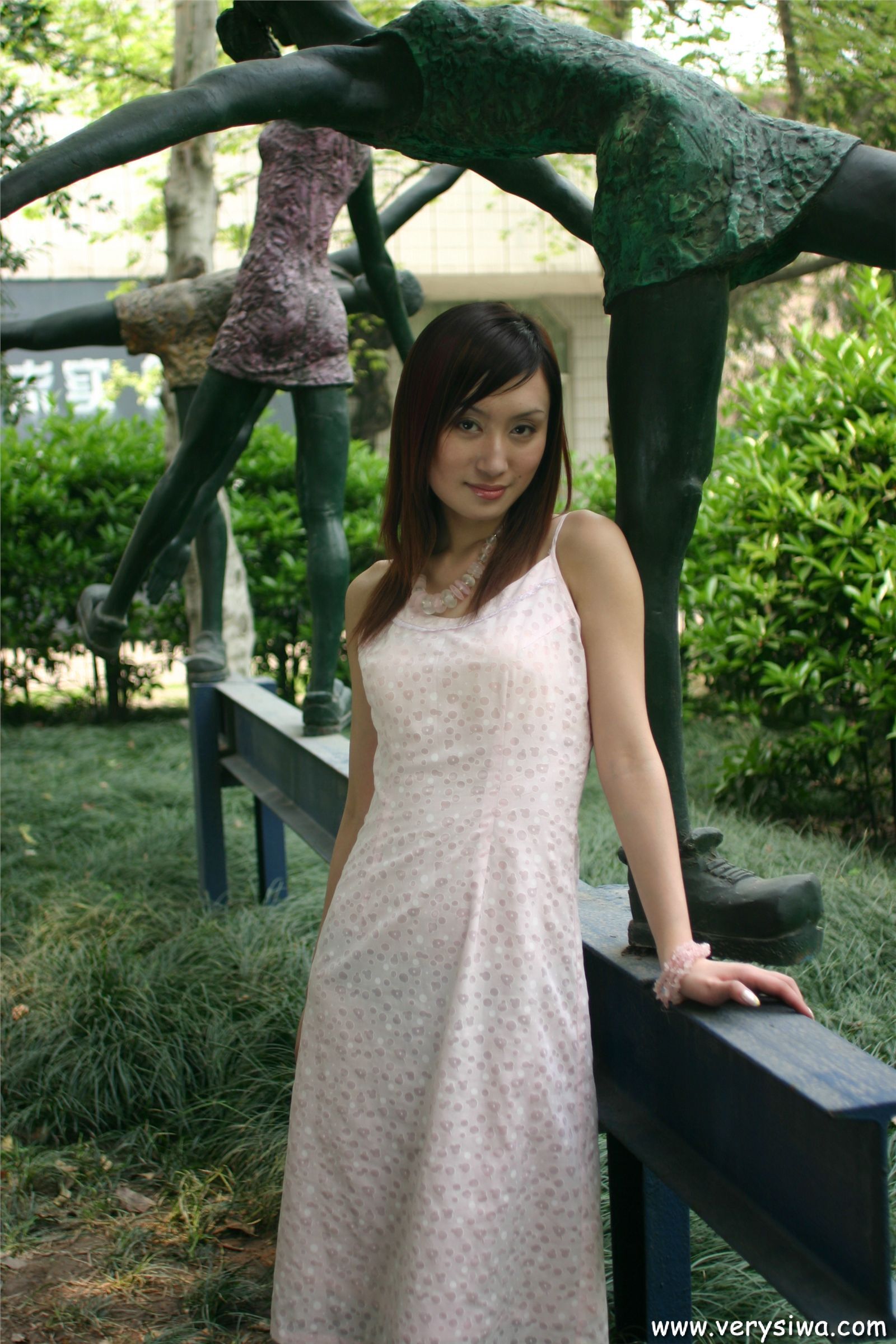 中高艺P10-薇薇自拍　丝袜性感美女图片