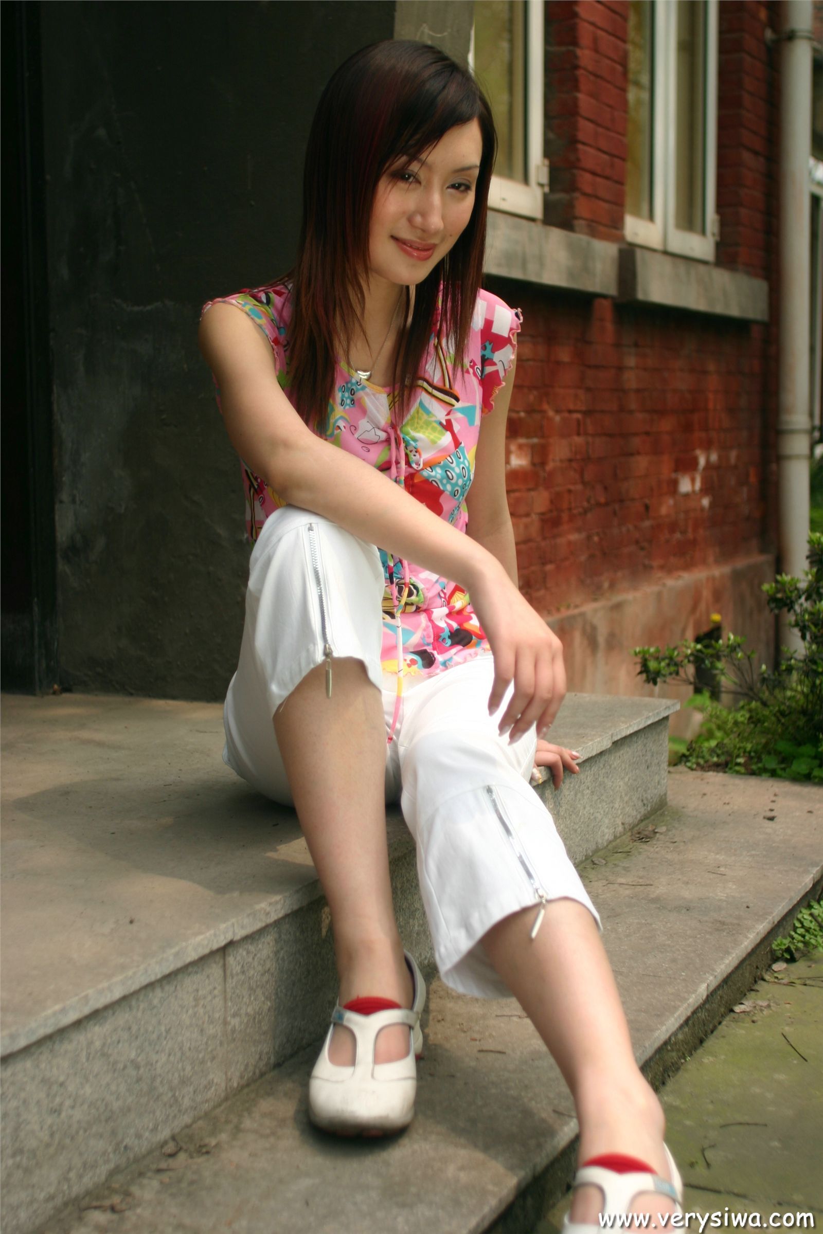 中高艺P10-薇薇自拍　丝袜性感美女图片