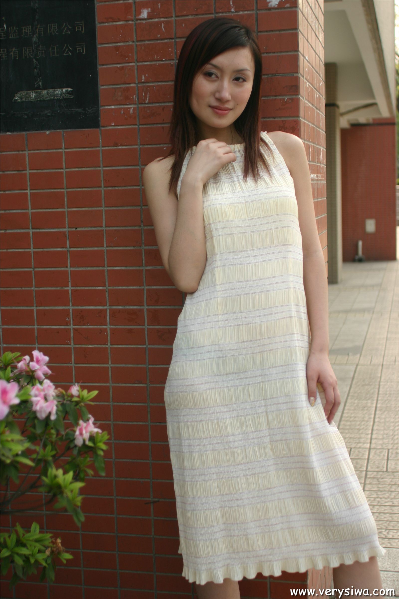 中高艺P10-薇薇自拍　丝袜性感美女图片