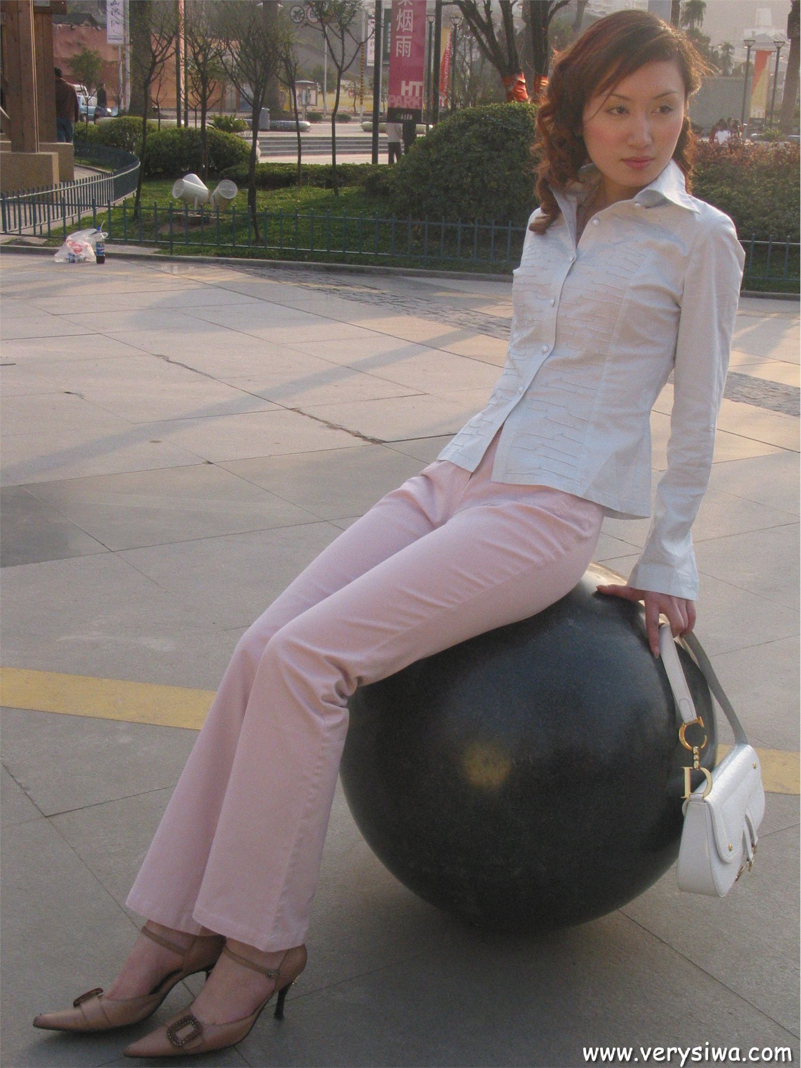 中高艺P10-薇薇自拍　丝袜性感美女图片