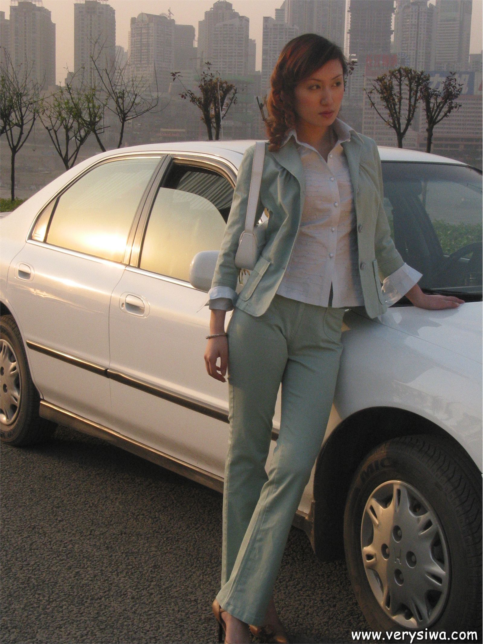 中高艺P10-薇薇自拍　丝袜性感美女图片