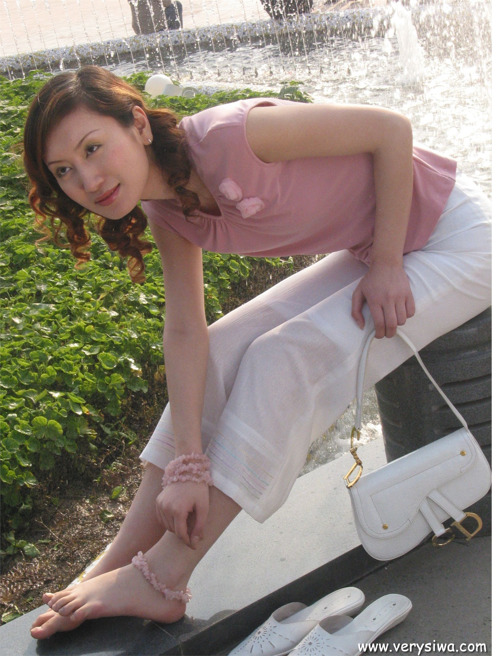 中高艺P10-薇薇自拍　丝袜性感美女图片