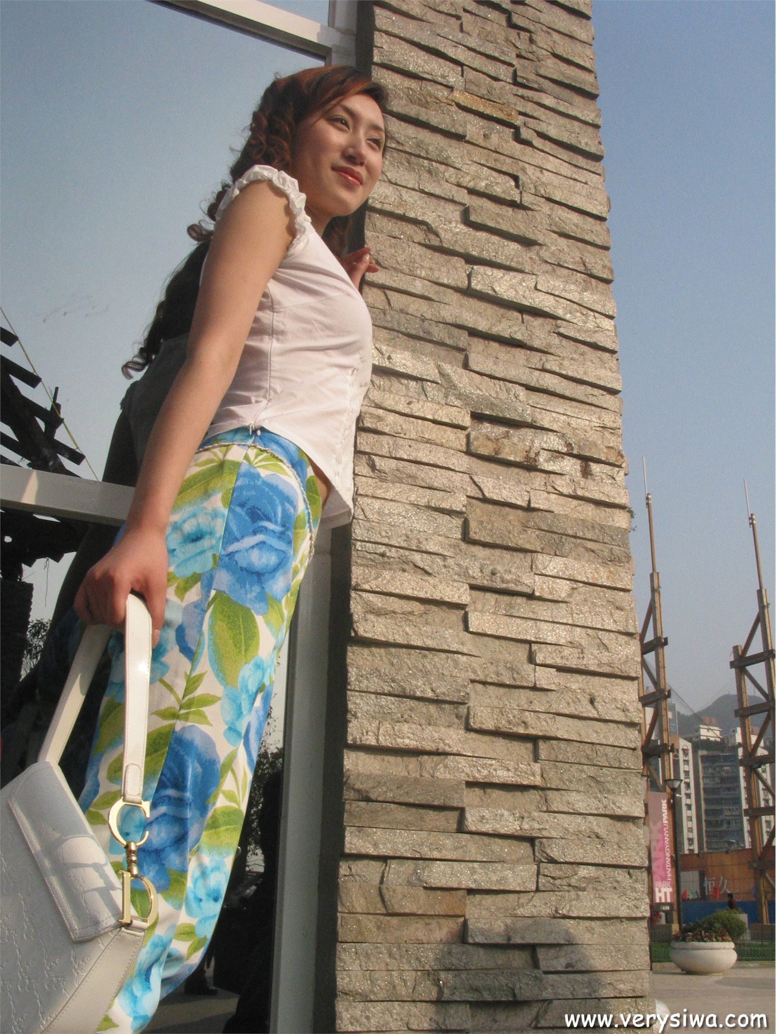 中高艺P10-薇薇自拍　丝袜性感美女图片