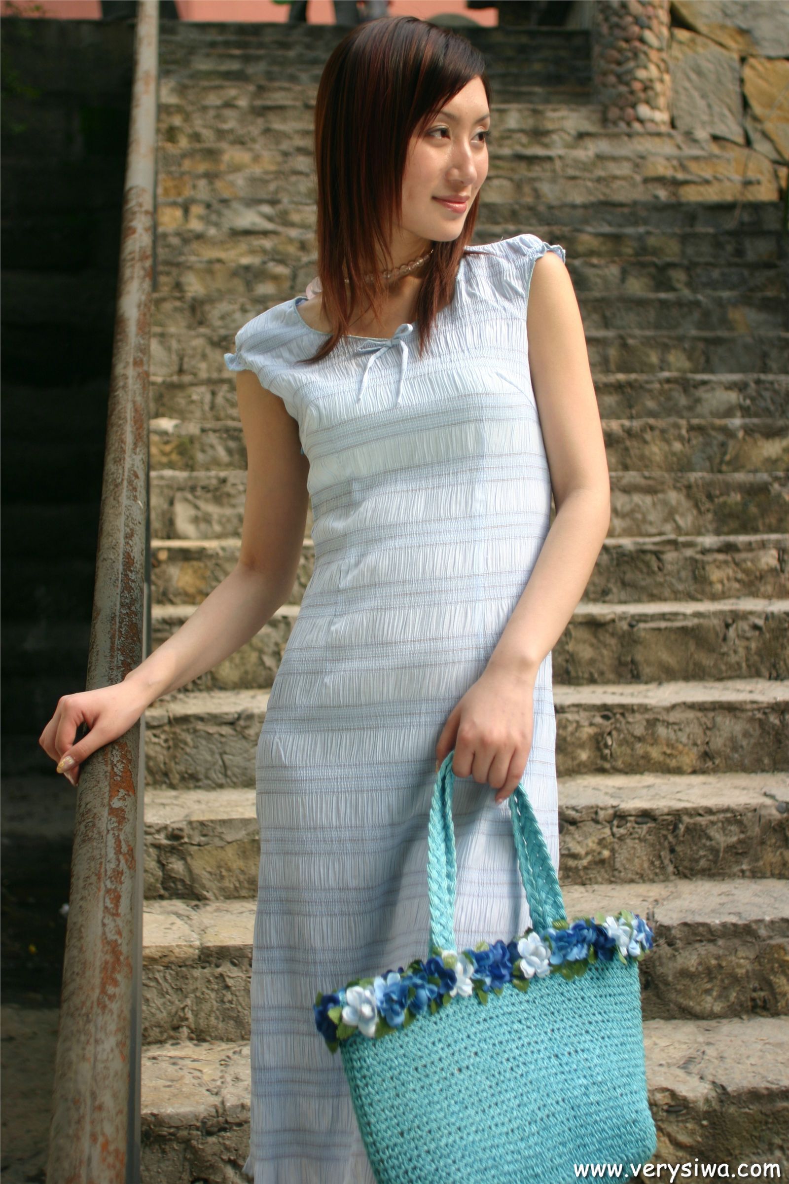 中高艺P10-薇薇自拍　丝袜性感美女图片