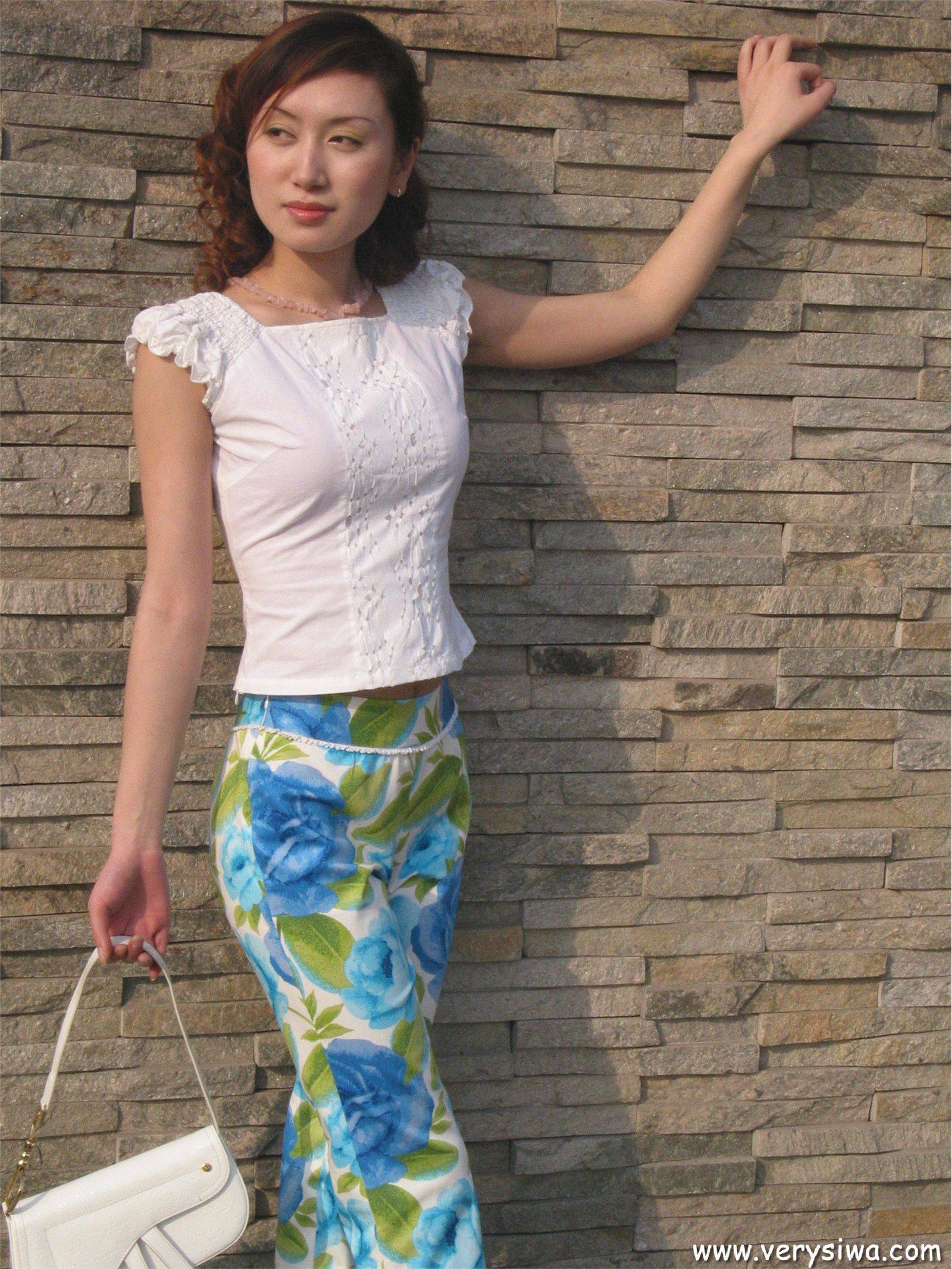 中高艺P10-薇薇自拍　丝袜性感美女图片