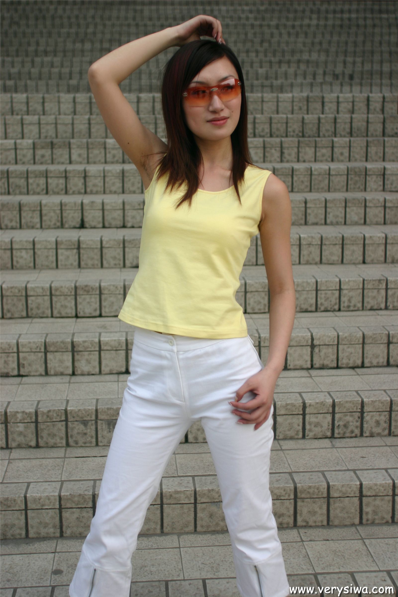 中高艺P10-薇薇自拍　丝袜性感美女图片