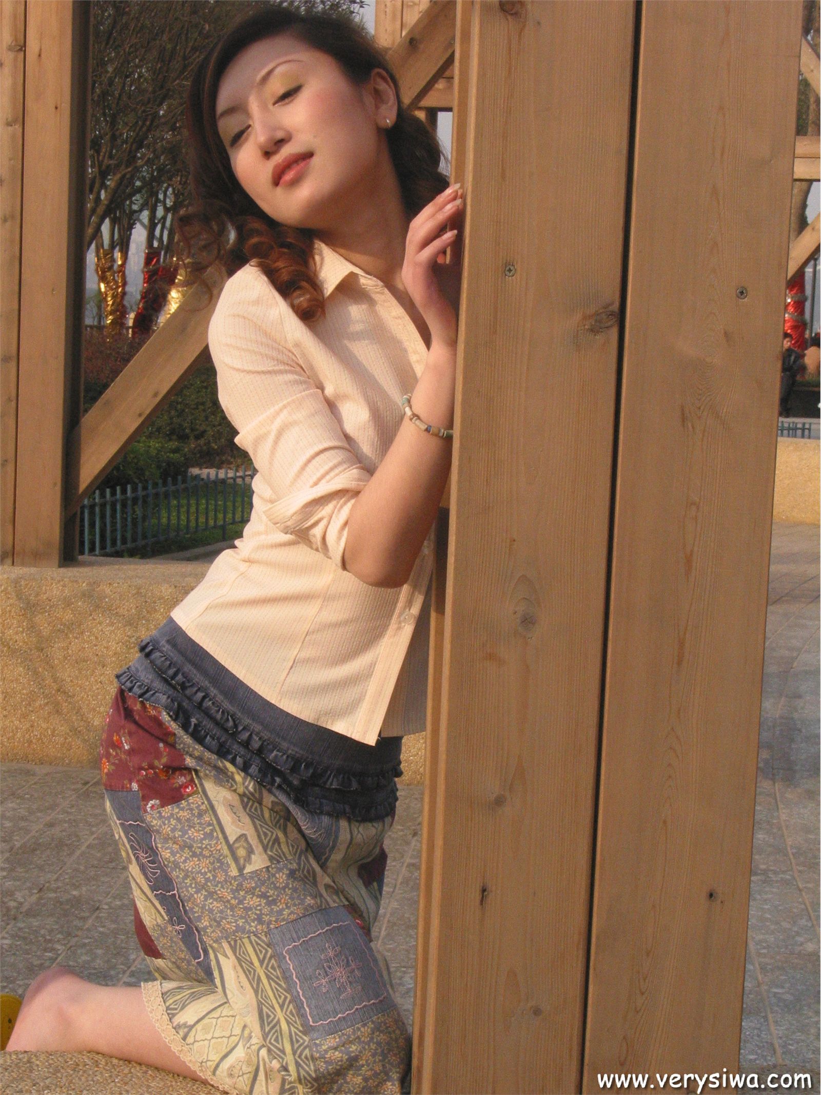 中高艺P10-薇薇自拍　丝袜性感美女图片