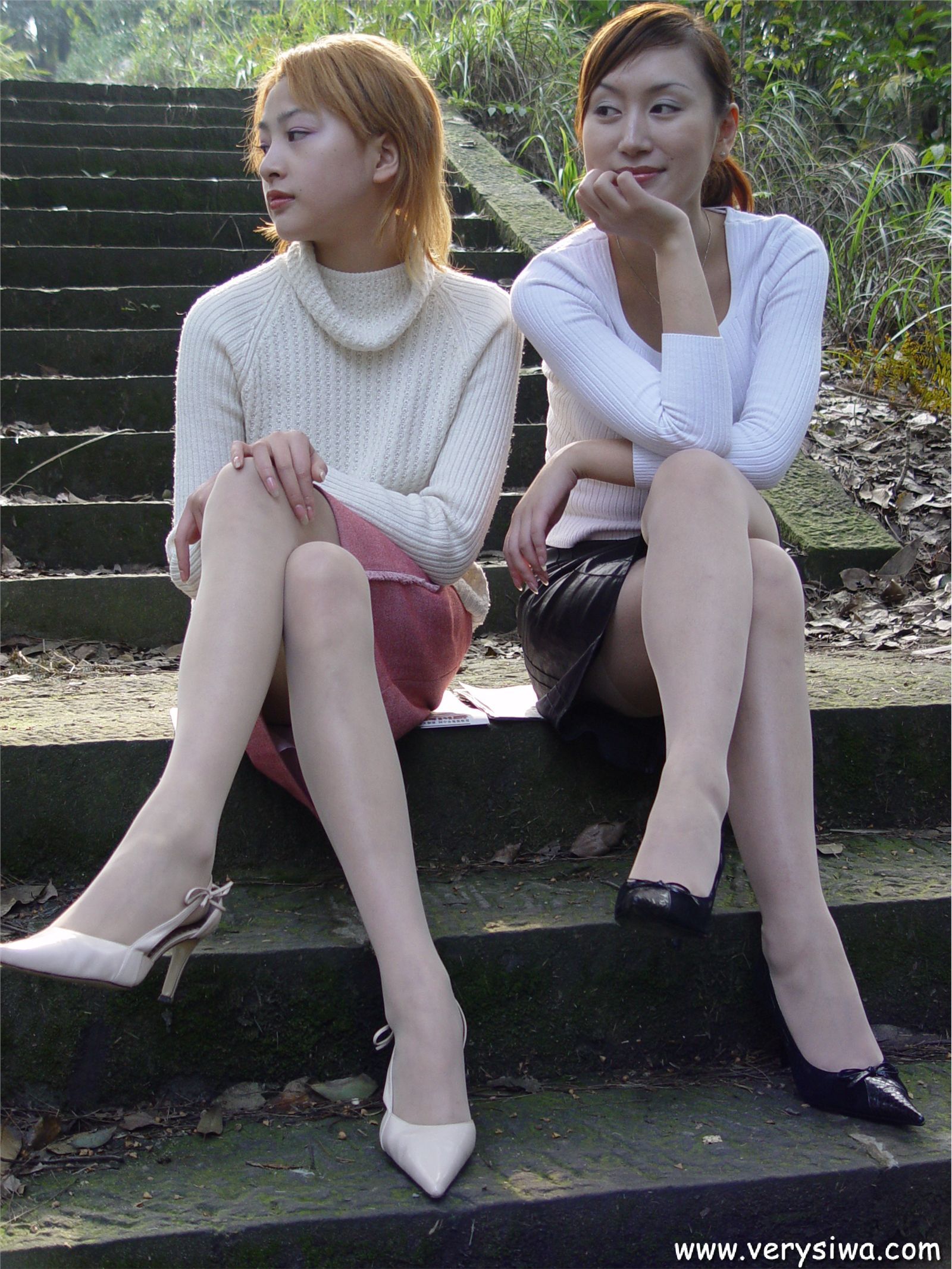 中高艺 双姐妹丝袜美足 丝袜美女图片写真