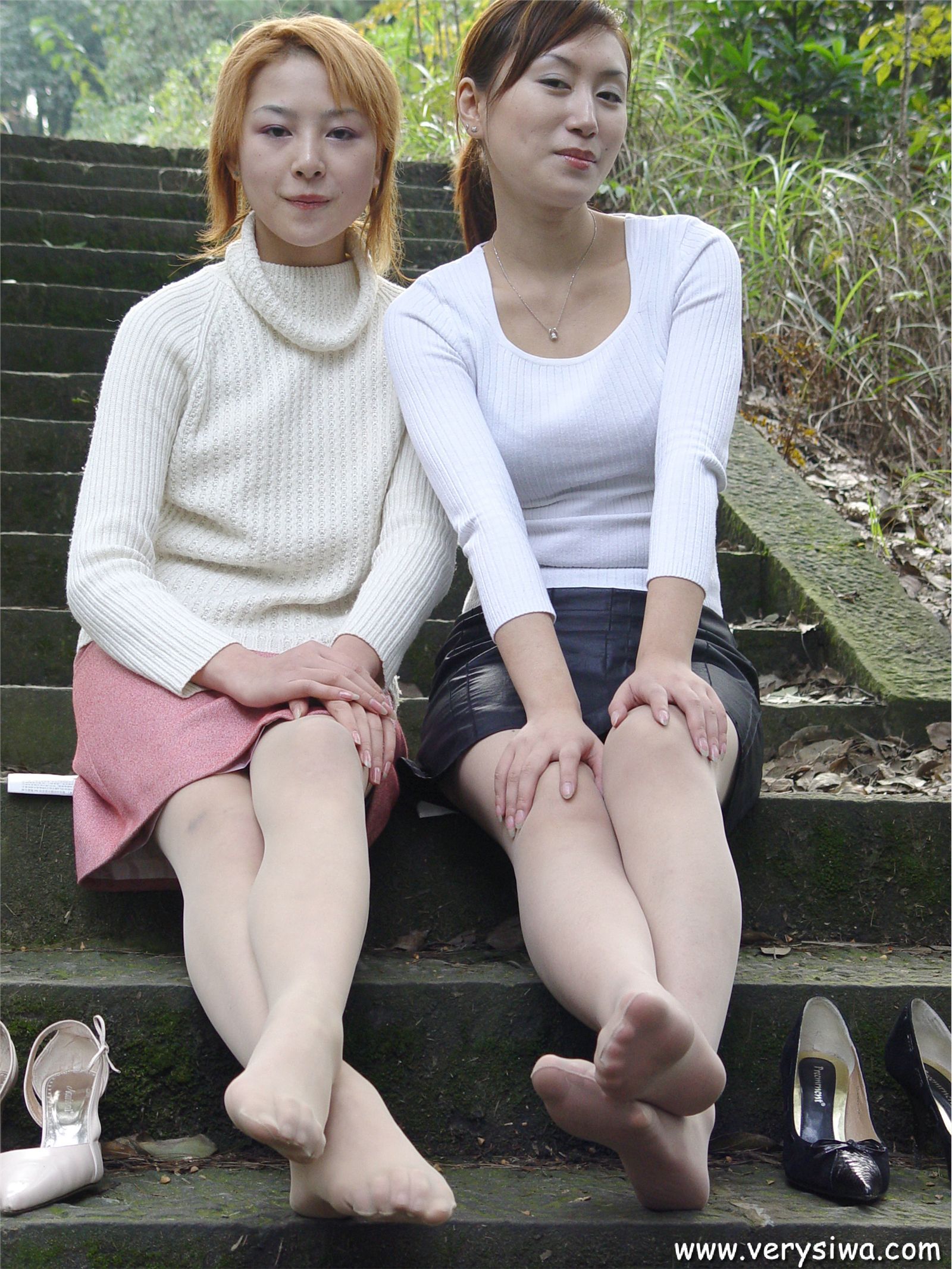 中高艺 双姐妹丝袜美足 丝袜美女图片写真