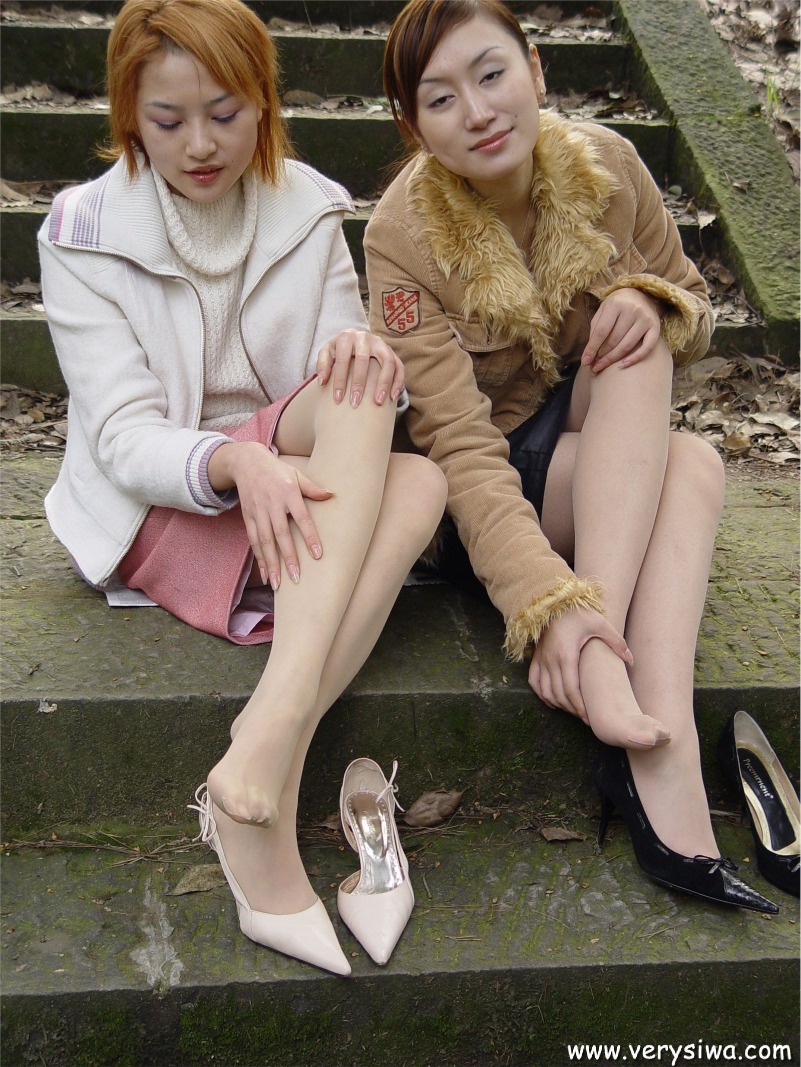 中高艺 双姐妹丝袜美足 丝袜美女图片写真