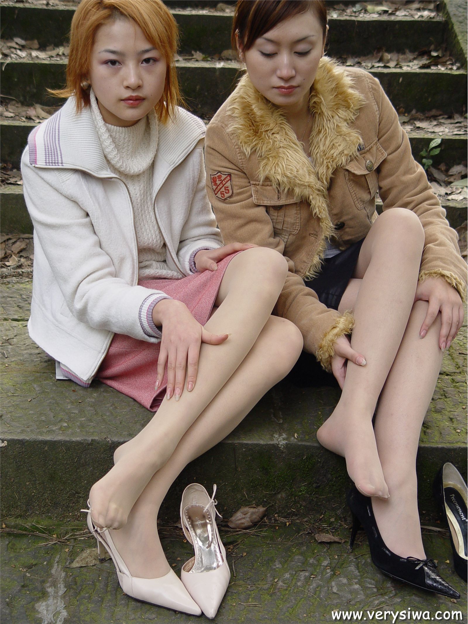 中高艺 双姐妹丝袜美足 丝袜美女图片写真