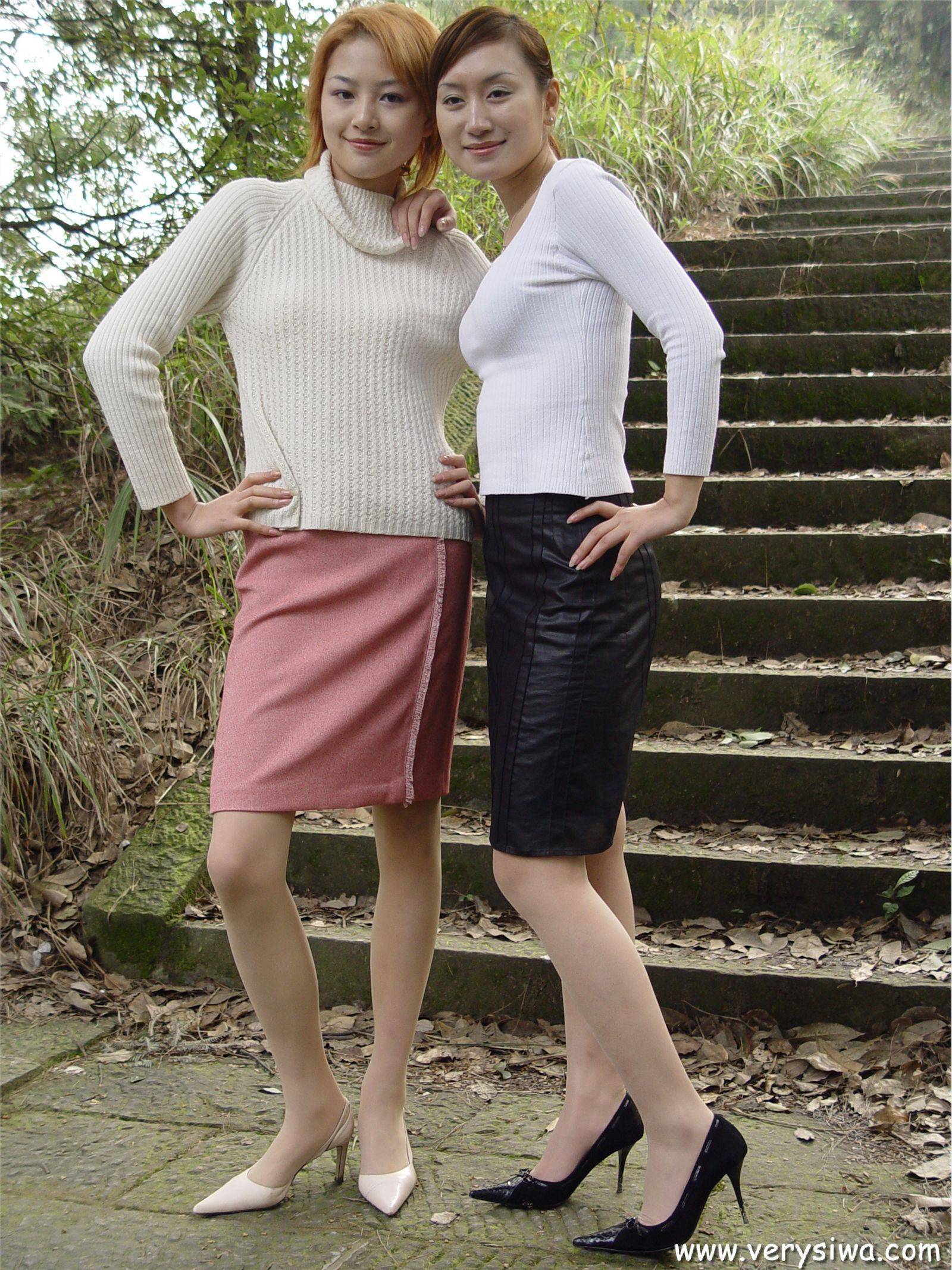 中高艺 双姐妹丝袜美足 丝袜美女图片写真