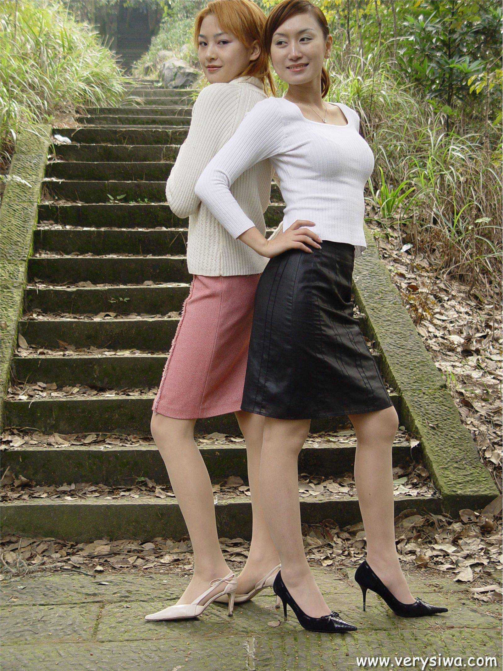 中高艺 双姐妹丝袜美足 丝袜美女图片写真