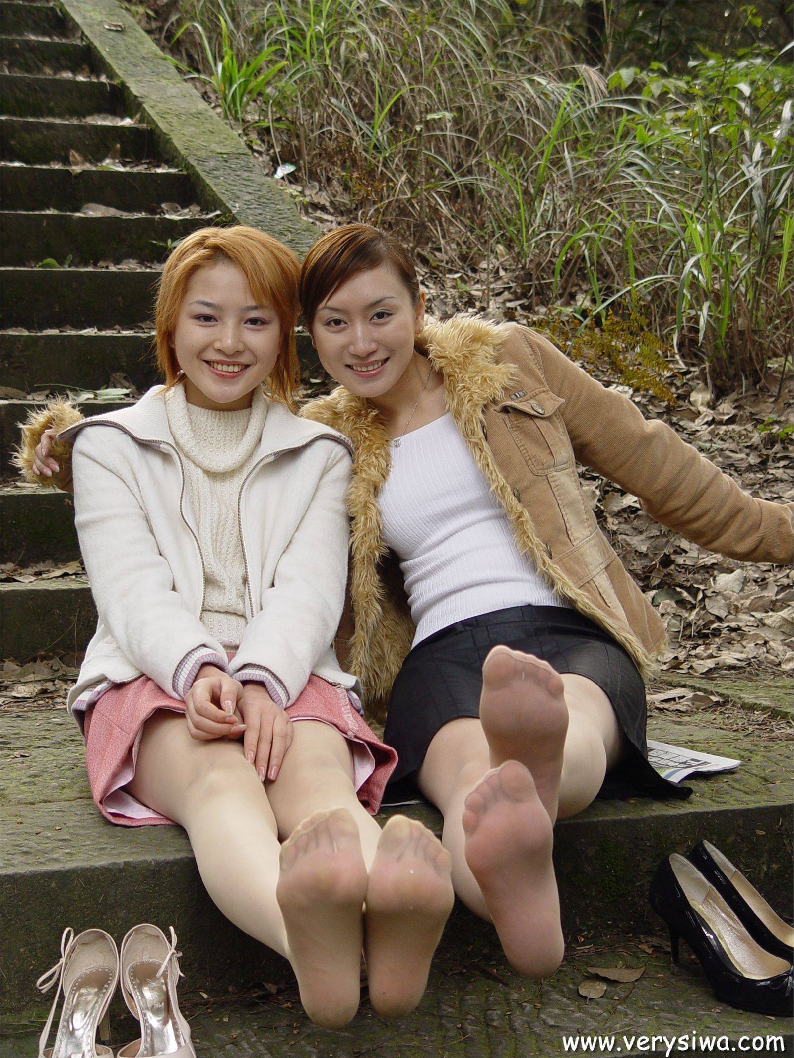 中高艺 双姐妹丝袜美足 丝袜美女图片写真